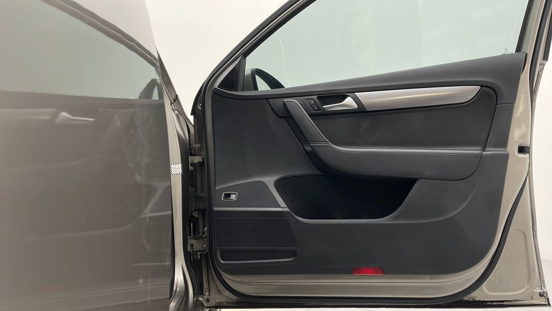 2014 Volkswagen Passat 118 Tsi, Automatic, 111884 km, Speaker View