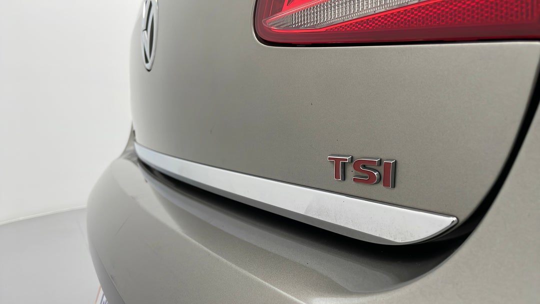 2014 Volkswagen Passat 118 Tsi, Automatic, 111884 km, Badge (Boot Right Side)