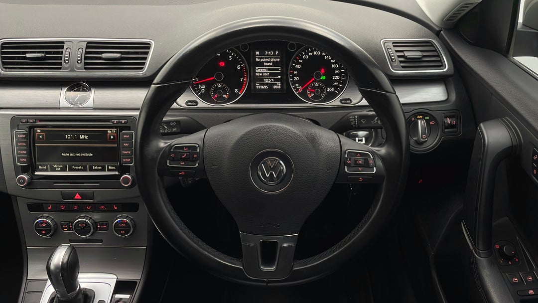 2014 Volkswagen Passat 118 Tsi, Automatic, 111884 km, Steering Wheel Close-up