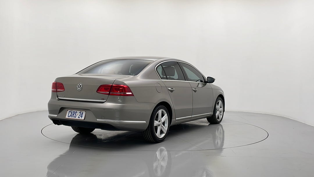 2014 Volkswagen Passat 118 Tsi, Automatic, 111884 km, Right Back Diagonal (45- Degree) View