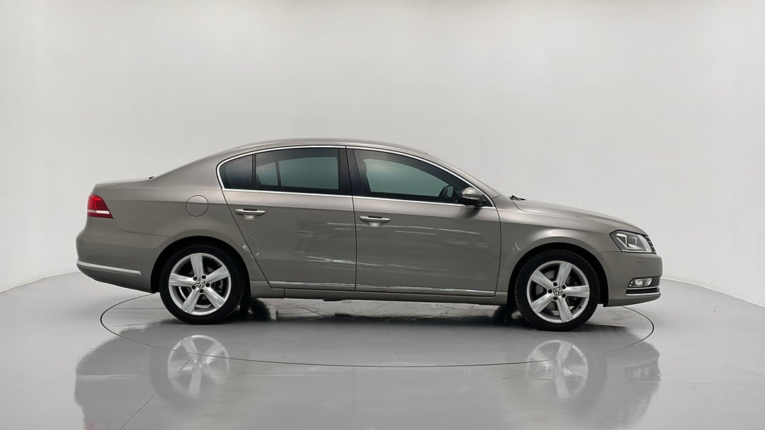 2014 Volkswagen Passat 118 Tsi, Automatic, 111884 km, Right Side View