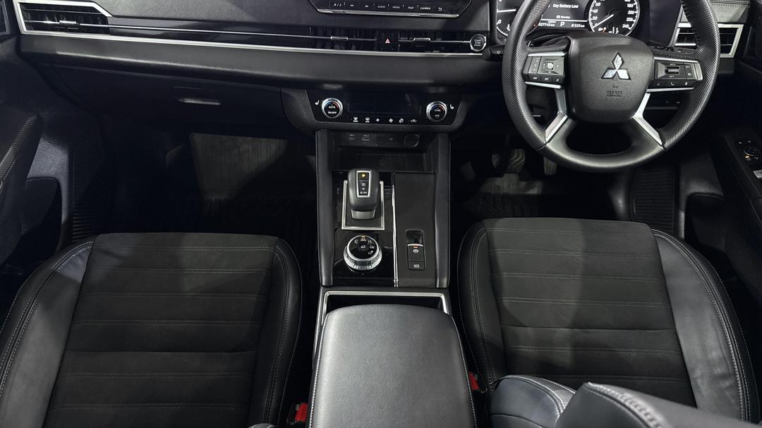 2023 Mitsubishi Outlander Aspire 7 Seat (2WD), Automatic, 27743 km, Center Console