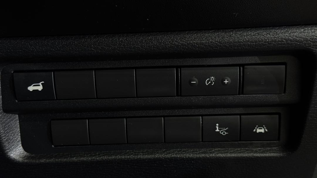 2023 Mitsubishi Outlander Aspire 7 Seat (2WD), Automatic, 27743 km, Utility Switches/Buttons