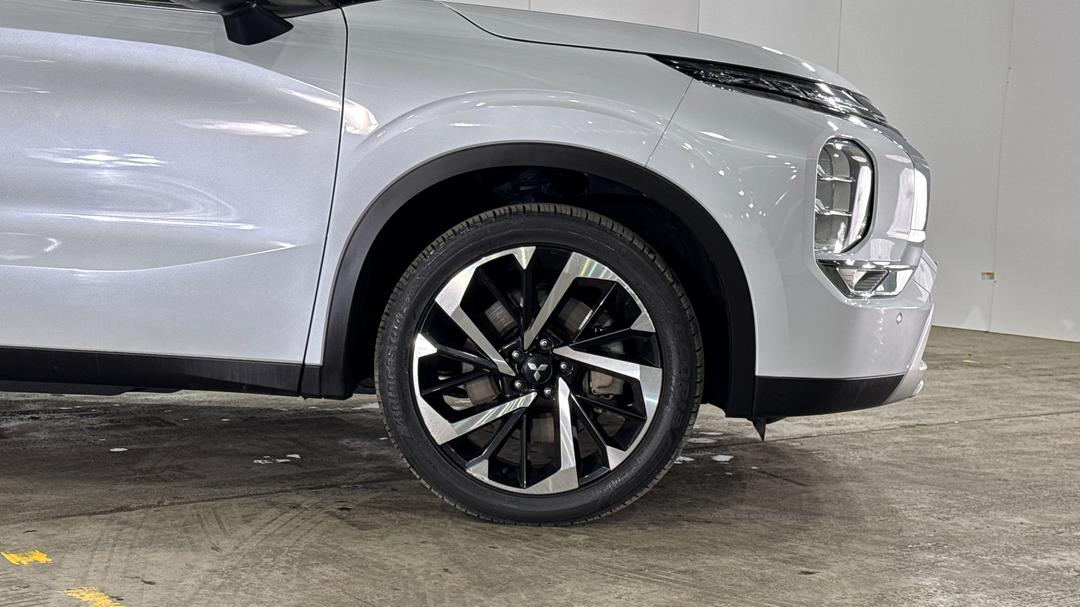 2023 Mitsubishi Outlander Aspire 7 Seat (2WD), Automatic, 27743 km, Right Front Wheel
