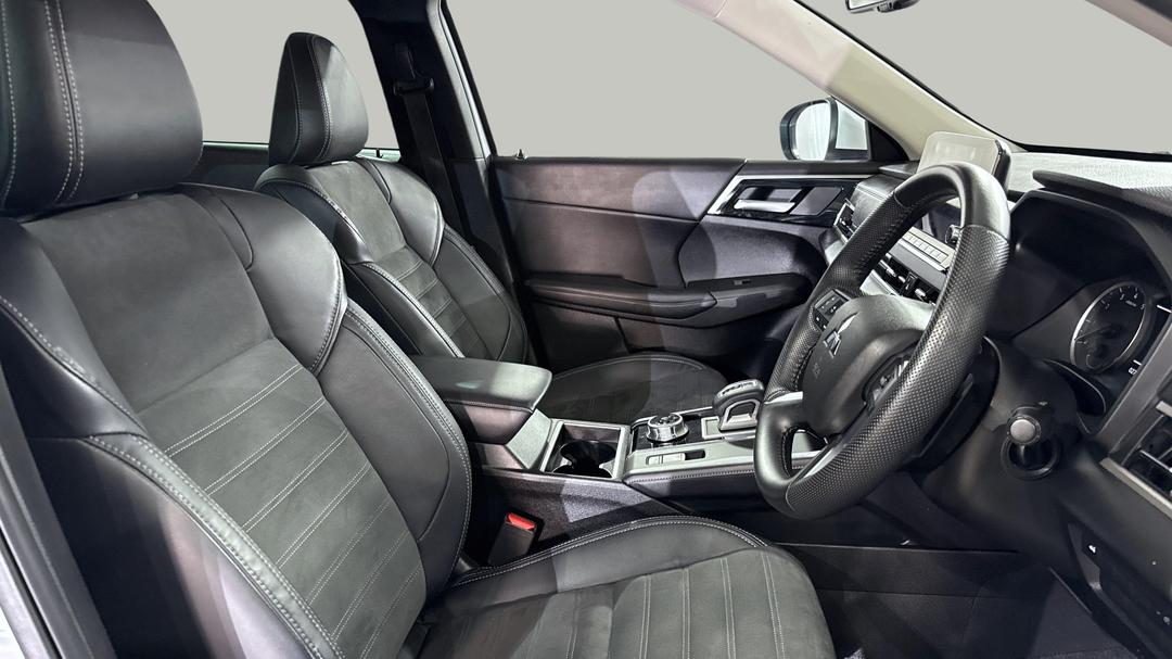 2023 Mitsubishi Outlander Aspire 7 Seat (2WD), Automatic, 27743 km, Right Side Front Door Cabin View