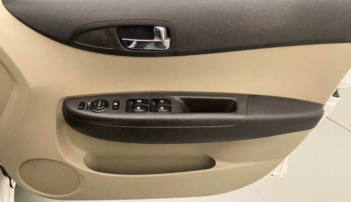 2012 Hyundai i20 MAGNA 1.2, Petrol, Manual, 54,639 km, Driver Side Door Panels Control