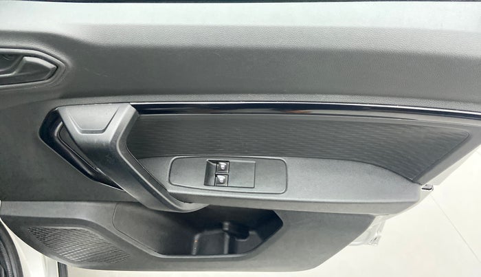 2021 Renault Kiger RXE 1.0 MT, CNG, Manual, 18,483 km, Driver Side Door Panels Control