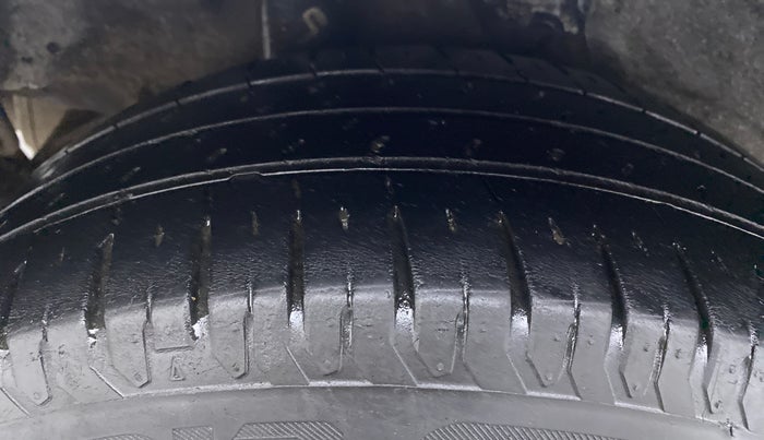 2018 Hyundai Verna 1.6 SX VTVT, Petrol, Manual, 68,474 km, Right Rear Tyre Tread