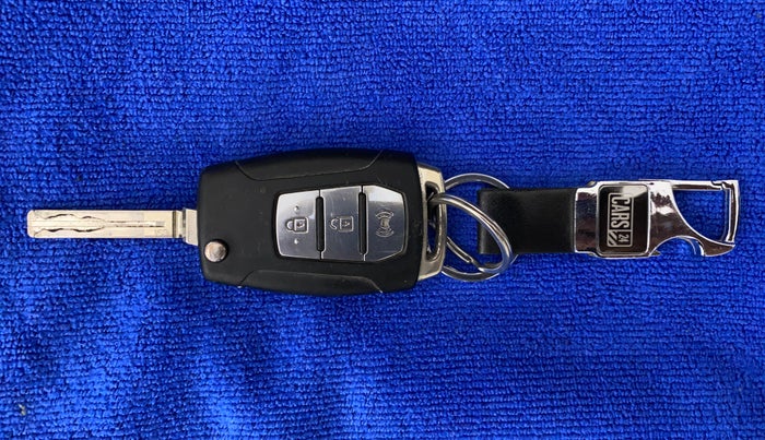 2019 Mahindra XUV300 W6 1.2 PETROL, Petrol, Manual, 58,334 km, Key Close Up
