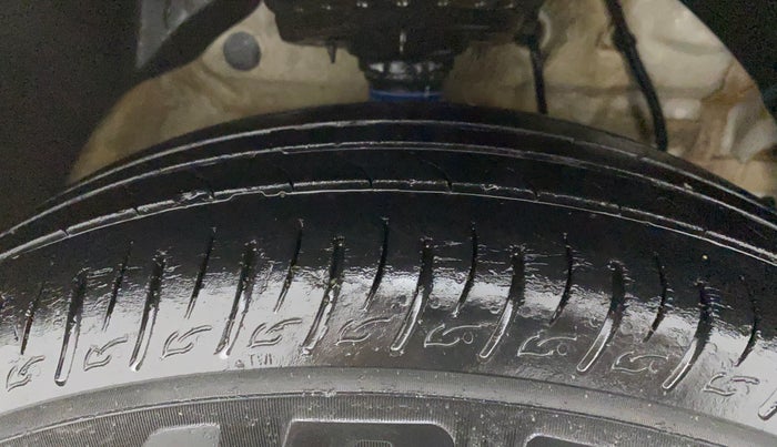 2019 Mahindra XUV300 W6 1.2 PETROL, Petrol, Manual, 58,334 km, Right Front Tyre Tread
