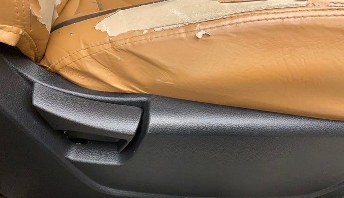 2019 Mahindra XUV300 W6 1.2 PETROL, Petrol, Manual, 58,334 km, Driver Side Adjustment Panel