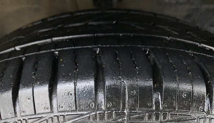 2013 Toyota Etios G, Petrol, Manual, 46,954 km, Right Front Tyre Tread