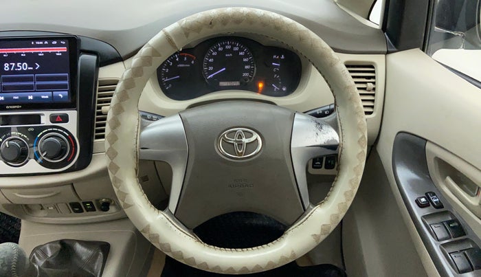 2012 Toyota Innova 2.5 GX 8 STR BS IV, Diesel, Manual, 1,70,571 km, Steering Wheel Close Up
