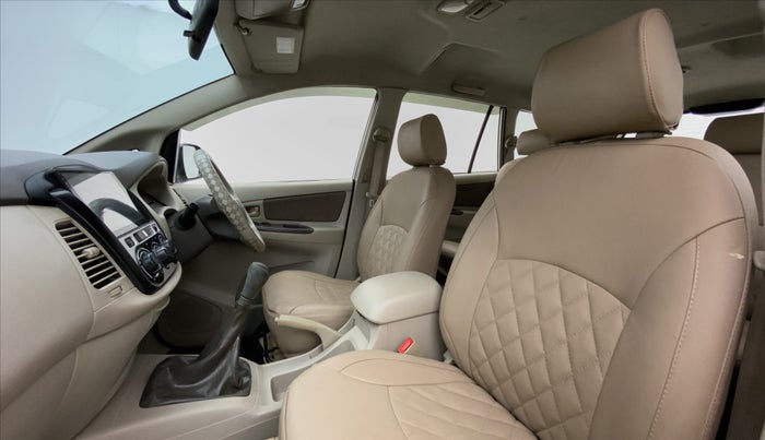 2012 Toyota Innova 2.5 GX 8 STR BS IV, Diesel, Manual, 1,70,571 km, Right Side Front Door Cabin