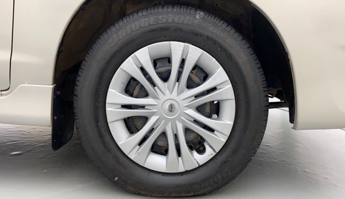 2012 Toyota Innova 2.5 GX 8 STR BS IV, Diesel, Manual, 1,70,571 km, Right Front Wheel