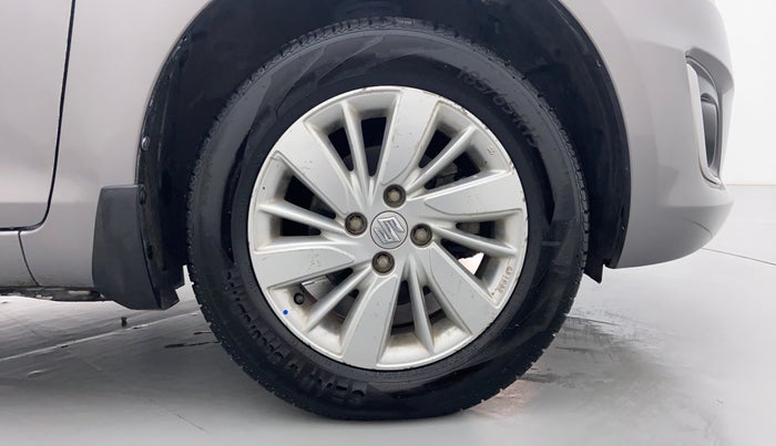 2016 Maruti Swift ZDI, Diesel, Manual, 82,420 km, Right Front Tyre