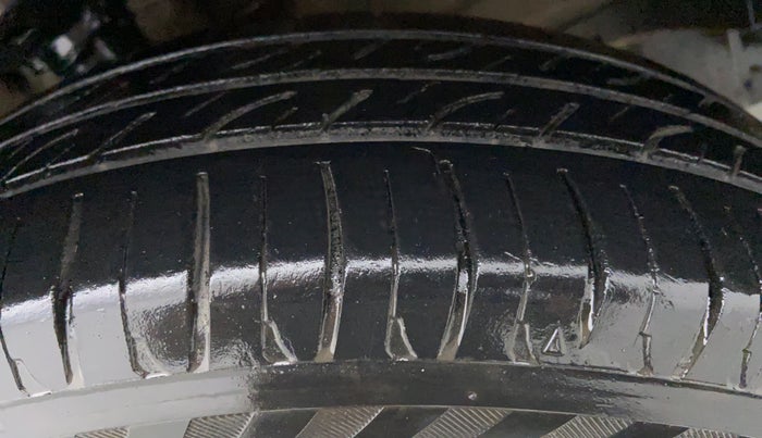 2015 Maruti Wagon R 1.0 VXI, Petrol, Manual, 39,581 km, Left Front Tyre Tread