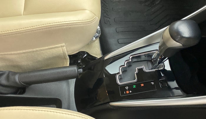 2019 Toyota YARIS V CVT, Petrol, Automatic, 34,863 km, Gear Lever