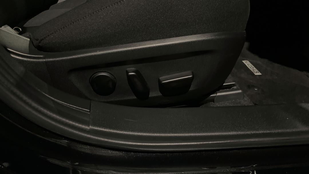 2024 Mazda Mazda3 G25 Evolve Sp, Automatic, 57913 km, Drivers Side Adjustment Panel