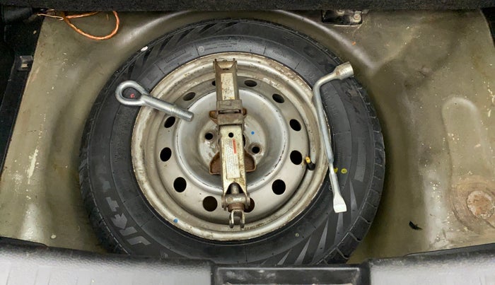 2012 Maruti Swift LXI, Petrol, Manual, 52,991 km, Dicky (Boot door) - Tool missing