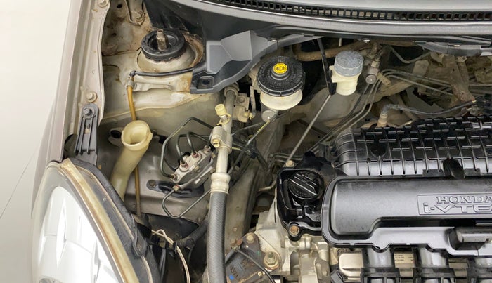 2014 Honda Brio S MT, Petrol, Manual, 56,374 km, Front windshield - Wiper bottle cap missing