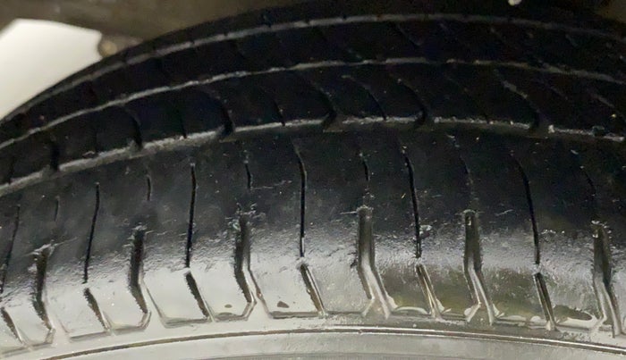 2014 Honda Brio S MT, Petrol, Manual, 56,374 km, Left Front Tyre Tread