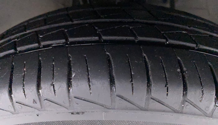 2021 Maruti Alto VXI, Petrol, Manual, 8,926 km, Left Front Tyre Tread