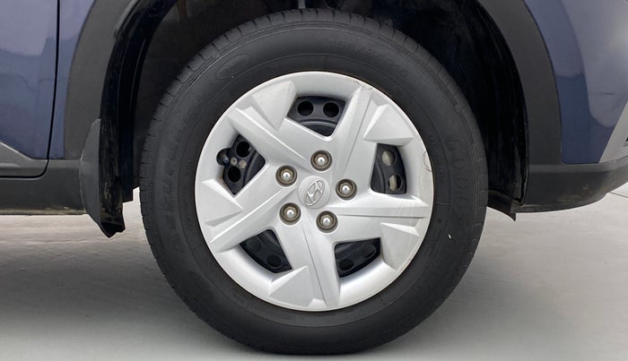 2021 Hyundai VENUE S 1.2, Petrol, Manual, 19,301 km, Right Front Wheel