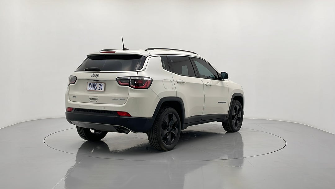 Right Back Diagonal (45- Degree) View