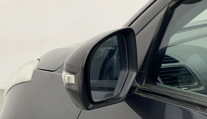 2016 Maruti Swift VXI, Petrol, Manual, 38,973 km, Left rear-view mirror - Cover has minor damage