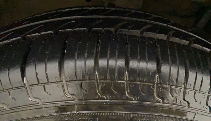 2016 Maruti Swift VXI, Petrol, Manual, 38,973 km, Right Rear Tyre Tread