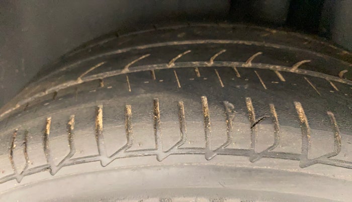 2019 Maruti Ciaz ALPHA DIESEL 1.5, Diesel, Manual, 1,22,864 km, Left Rear Tyre Tread
