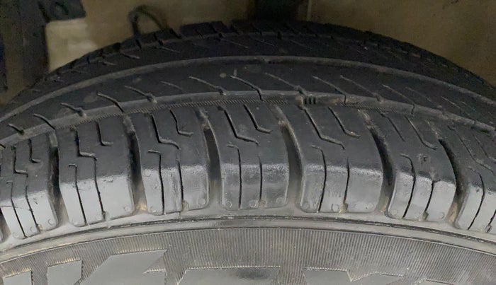 2013 Maruti Swift Dzire VXI, Petrol, Manual, 91,339 km, Left Front Tyre Tread