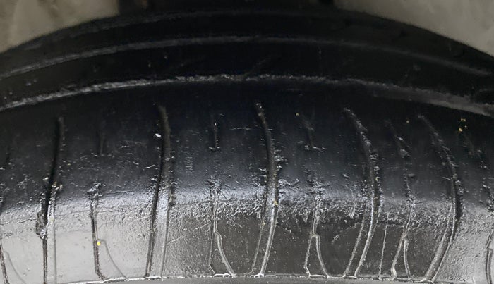 2015 Maruti Celerio VXI AMT, Petrol, Automatic, 85,354 km, Right Front Tyre Tread