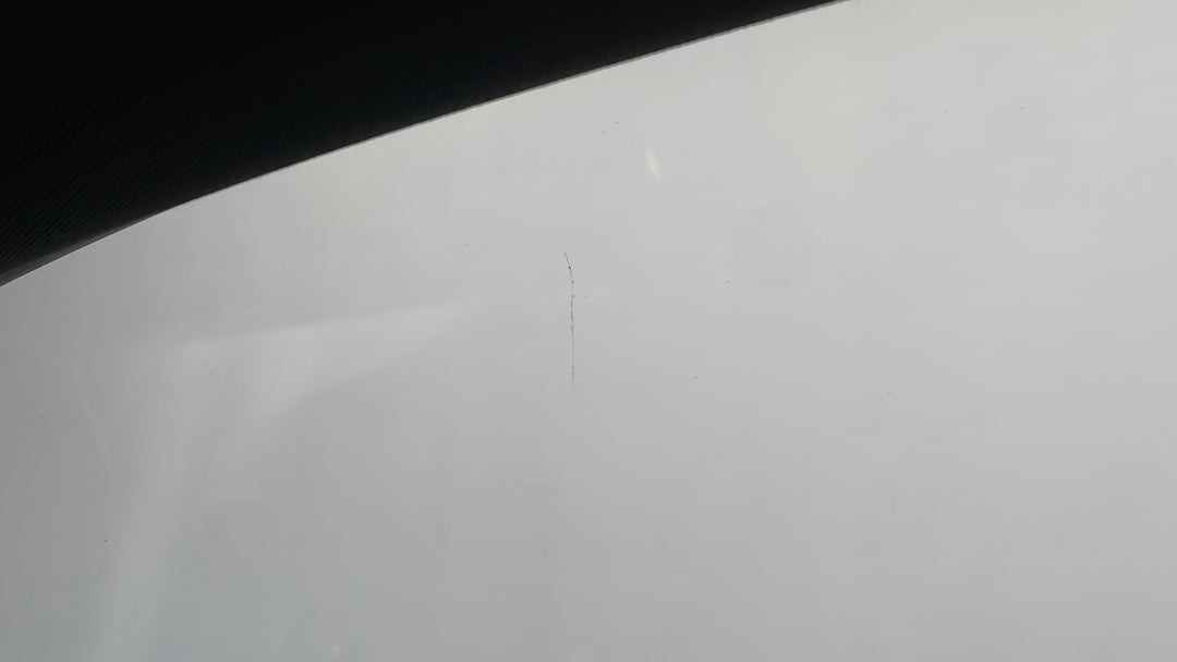 Window Glass Front RHS Tinting Scratched