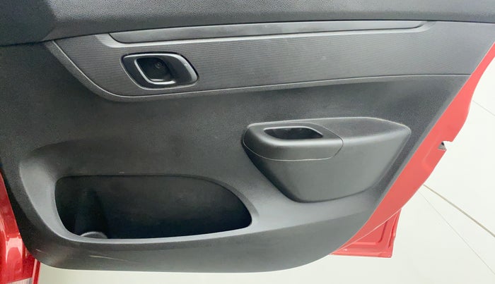 2018 Renault Kwid 1.0 RXT Opt, Petrol, Manual, 71,630 km, Driver Side Door Panels Controls