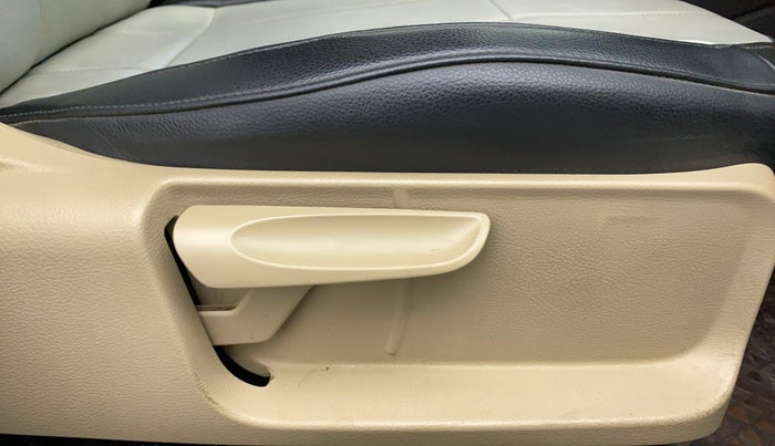 2016 Volkswagen Ameo HIGHLINE1.2L, Petrol, Manual, 77,603 km, Driver Side Adjustment Panel