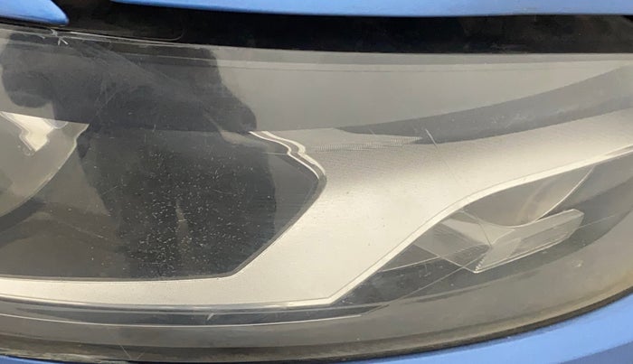 2016 Volkswagen Ameo HIGHLINE1.2L, Petrol, Manual, 77,603 km, Right headlight - Minor scratches
