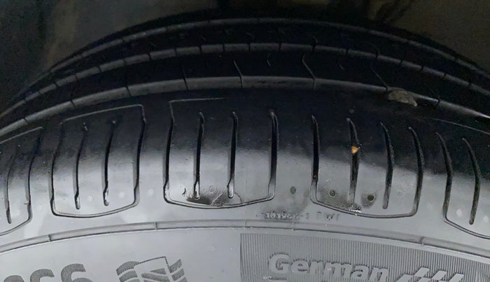 2016 Volkswagen Ameo HIGHLINE1.2L, Petrol, Manual, 77,603 km, Left Front Tyre Tread