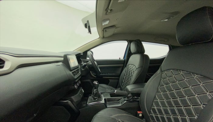 2021 Renault Kiger RXZ TURBO MT, Petrol, Manual, 46,266 km, Right Side Front Door Cabin
