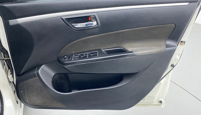2015 Maruti Swift VXI D, CNG, Manual, 1,01,982 km, Driver Side Door Panels Control
