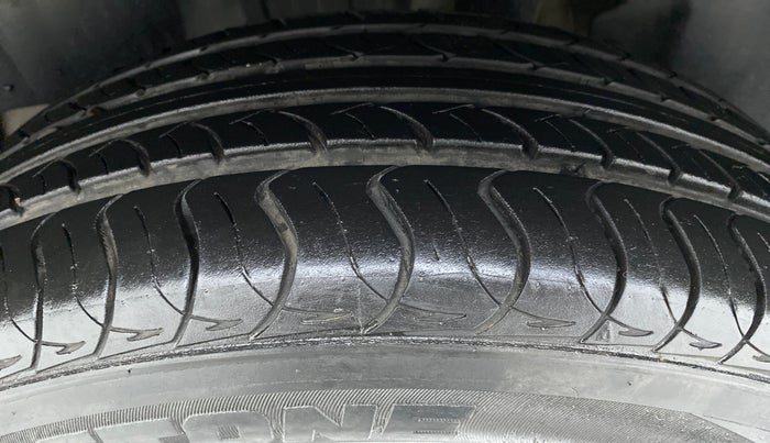 2018 Maruti Swift ZXI D, Petrol, Manual, 36,390 km, Left Rear Tyre Tread