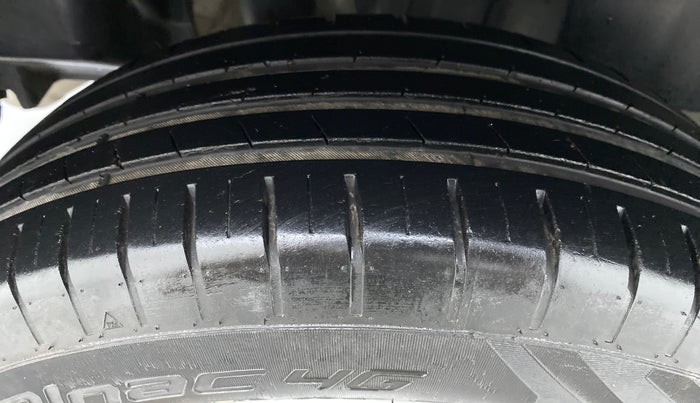 2018 Maruti Swift ZXI D, Petrol, Manual, 36,390 km, Right Rear Tyre Tread