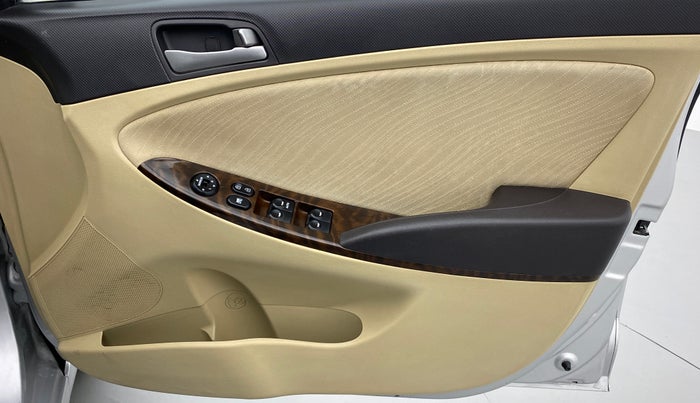 2016 Hyundai Verna FLUIDIC 1.6 VTVT S, Petrol, Manual, 30,696 km, Driver Side Door Panels Control
