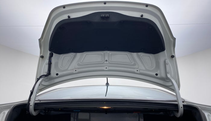 2016 Hyundai Verna FLUIDIC 1.6 VTVT S, Petrol, Manual, 30,696 km, Boot Door Open