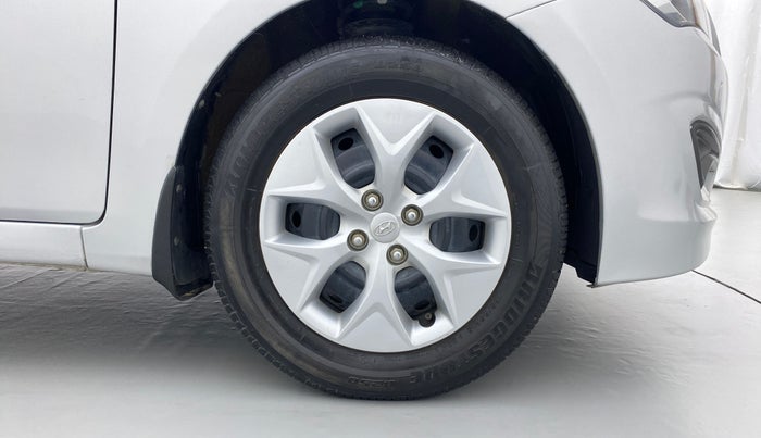 2016 Hyundai Verna FLUIDIC 1.6 VTVT S, Petrol, Manual, 30,696 km, Right Front Wheel