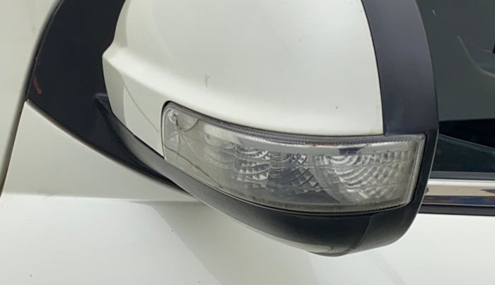 2018 Mahindra XUV500 W7 AT, Diesel, Automatic, 64,689 km, Left rear-view mirror - Indicator light has minor damage