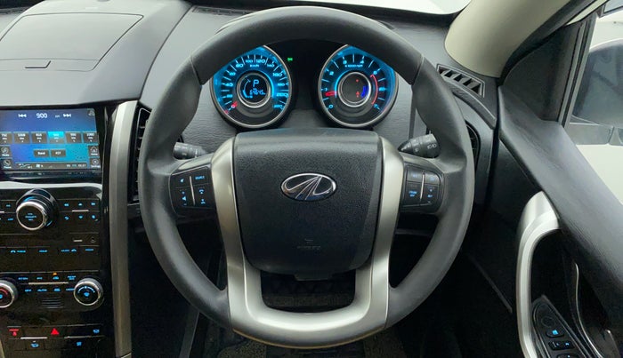 2018 Mahindra XUV500 W7 AT, Diesel, Automatic, 64,689 km, Steering Wheel Close Up