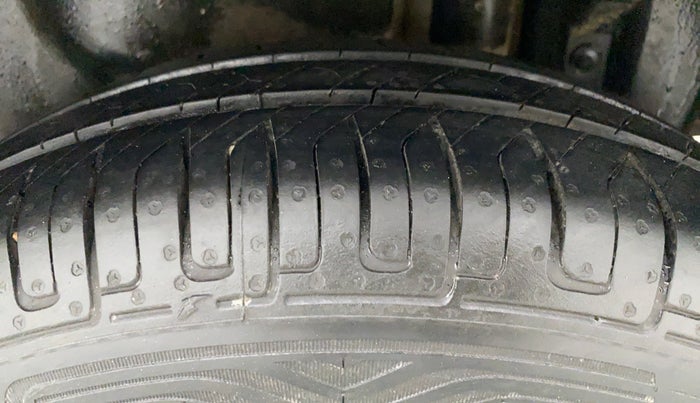 2014 Maruti Swift Dzire VXI, CNG, Manual, 83,711 km, Left Rear Tyre Tread