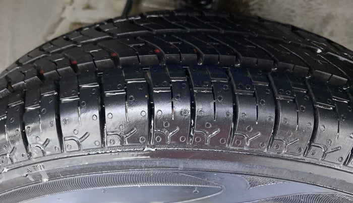 2018 Maruti Alto 800 LXI, Petrol, Manual, 43,196 km, Right Front Tyre Tread